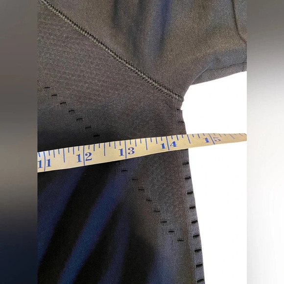 Athleta Foothill Seamless Tee in Black - Picture 8 of 8